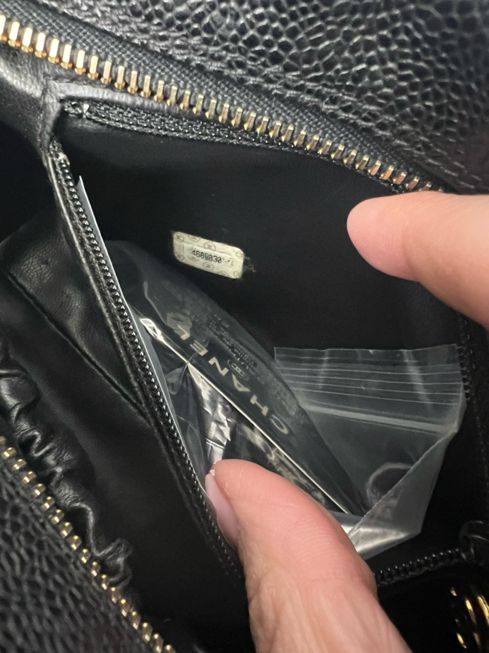 CHANEL Black Caviar Leather Cosmetic Case with Embossed CC - Picture 7 of 7